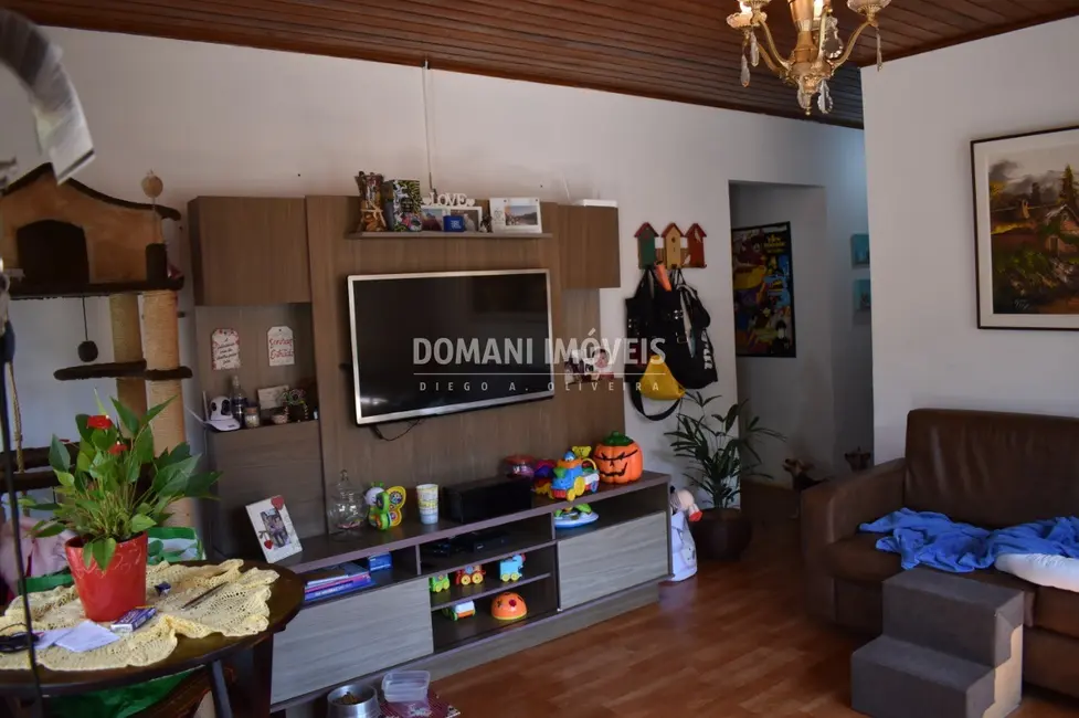 Foto 3 de Casa com 3 quartos à venda, 121m2 em Campos Do Jordao - SP