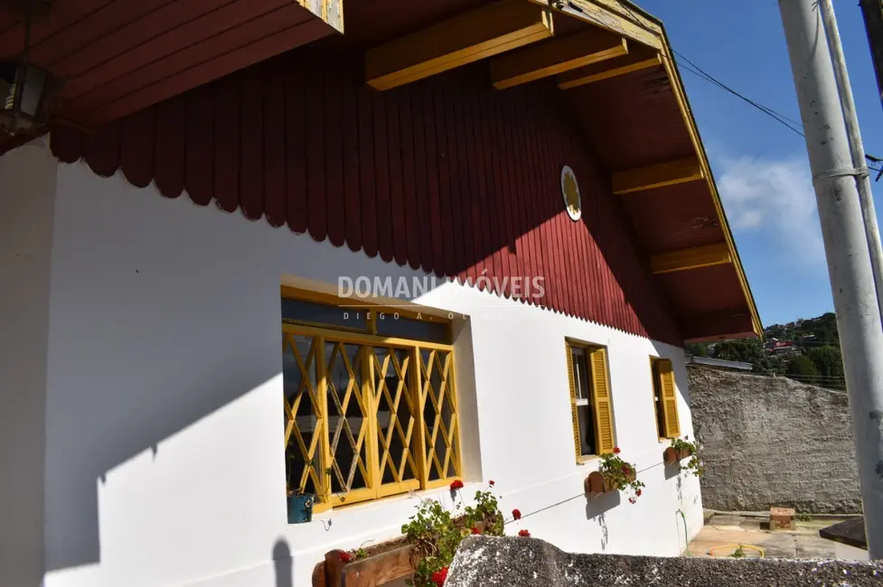 Foto 2 de Casa com 3 quartos à venda, 121m2 em Campos Do Jordao - SP