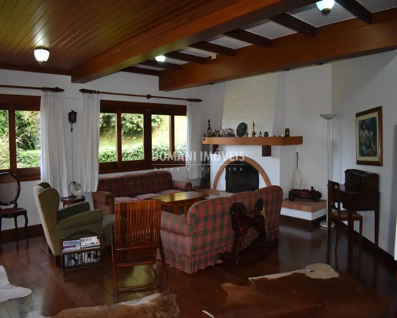 Foto 9 de Casa com 3 quartos à venda, 251m2 em Campos Do Jordao - SP