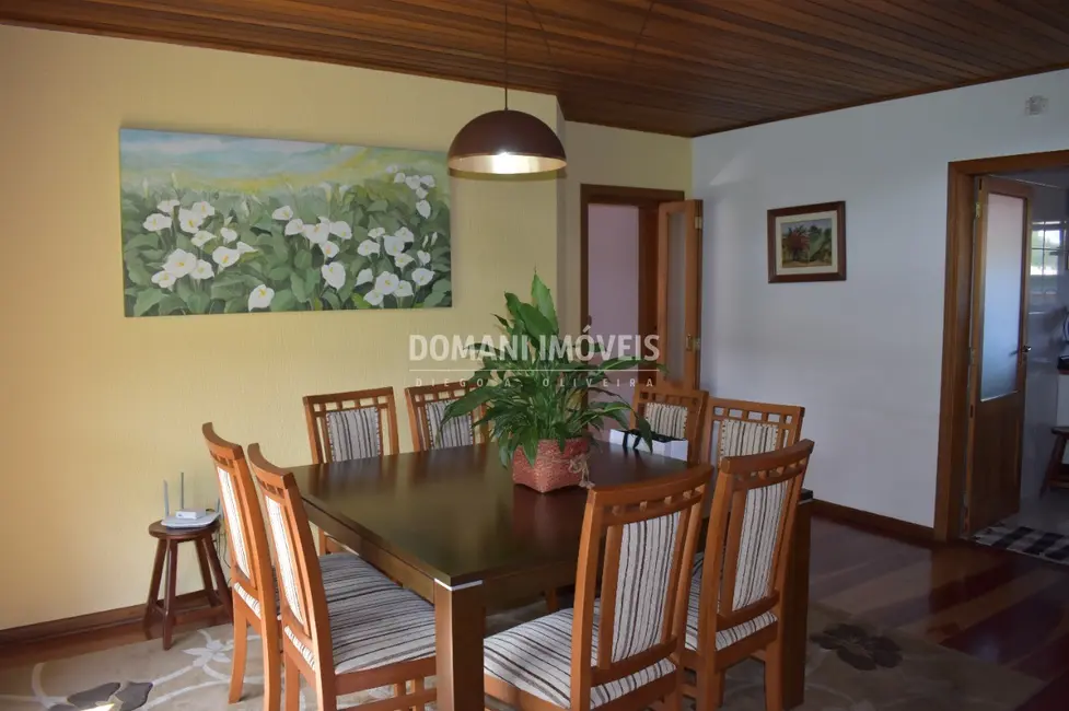 Foto 9 de Casa com 3 quartos à venda, 286m2 em Campos Do Jordao - SP
