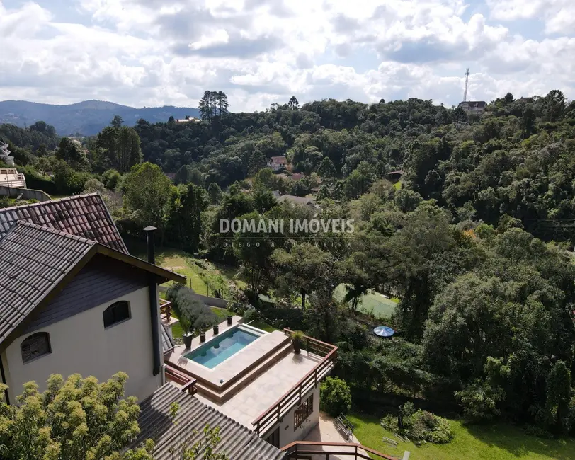 Casa com 4 quartos à venda, 293m2 em Campos Do Jordao - SP - imagem 4 Foto 4 de Casa com 4 quartos à venda, 293m2 em Campos Do Jordao - SP