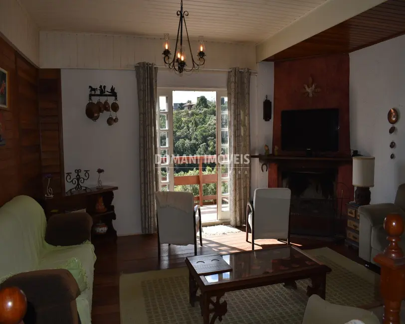 Casa com 4 quartos à venda, 293m2 em Campos Do Jordao - SP - imagem 6 Foto 6 de Casa com 4 quartos à venda, 293m2 em Campos Do Jordao - SP