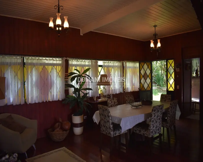 Casa com 4 quartos à venda, 293m2 em Campos Do Jordao - SP - imagem 9 Foto 9 de Casa com 4 quartos à venda, 293m2 em Campos Do Jordao - SP