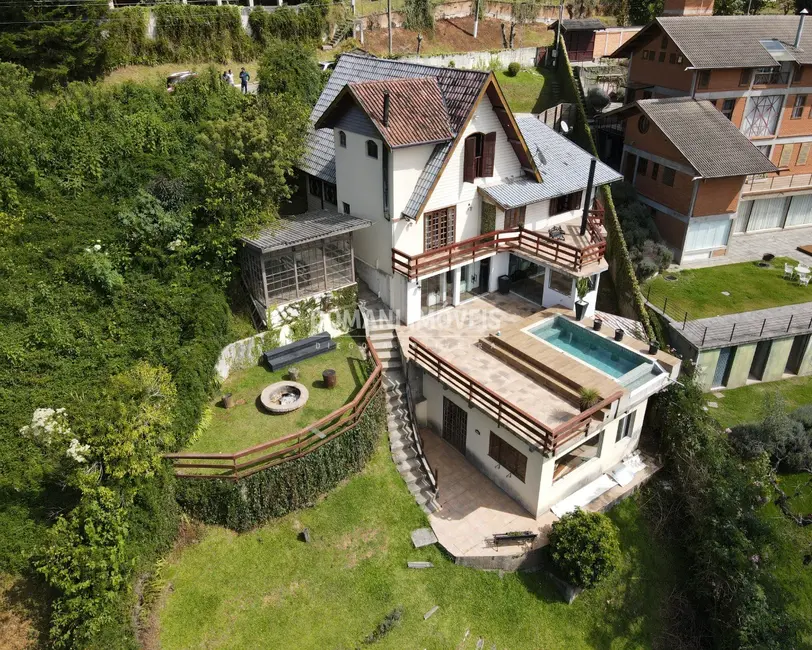 Casa com 4 quartos à venda, 293m2 em Campos Do Jordao - SP - imagem 1 Foto 1 de Casa com 4 quartos à venda, 293m2 em Campos Do Jordao - SP