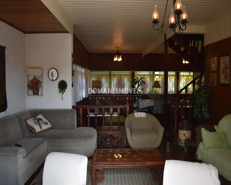 Casa com 4 quartos à venda, 293m2 em Campos Do Jordao - SP - imagem 8 Foto 8 de Casa com 4 quartos à venda, 293m2 em Campos Do Jordao - SP