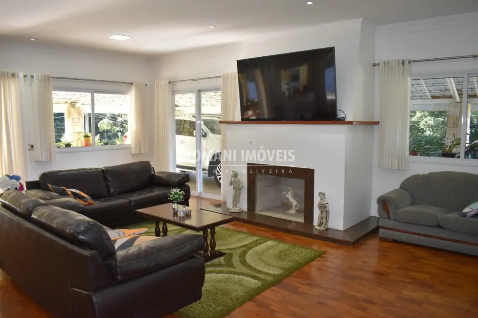 Foto 9 de Casa com 4 quartos à venda, 269m2 em Campos Do Jordao - SP