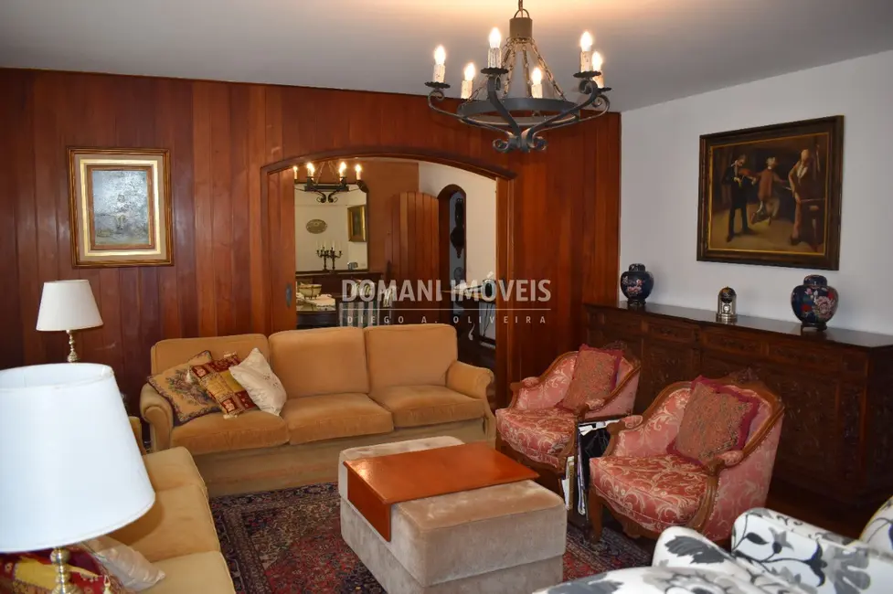 Foto 9 de Casa com 6 quartos à venda, 430m2 em Campos Do Jordao - SP