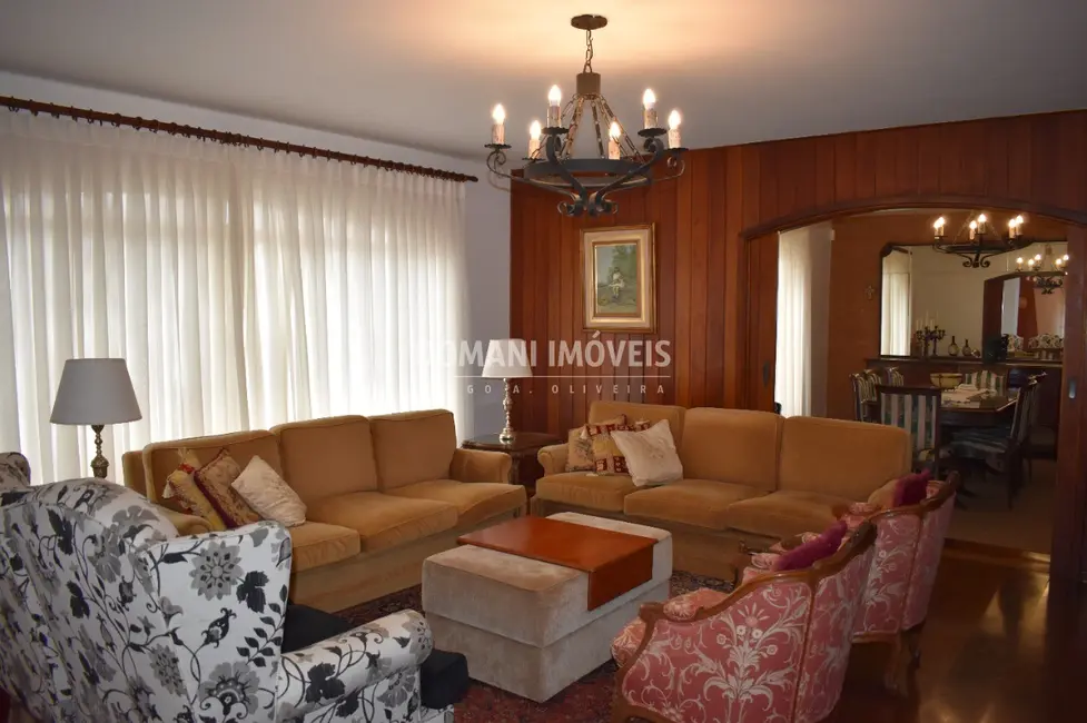 Foto 8 de Casa com 6 quartos à venda, 430m2 em Campos Do Jordao - SP