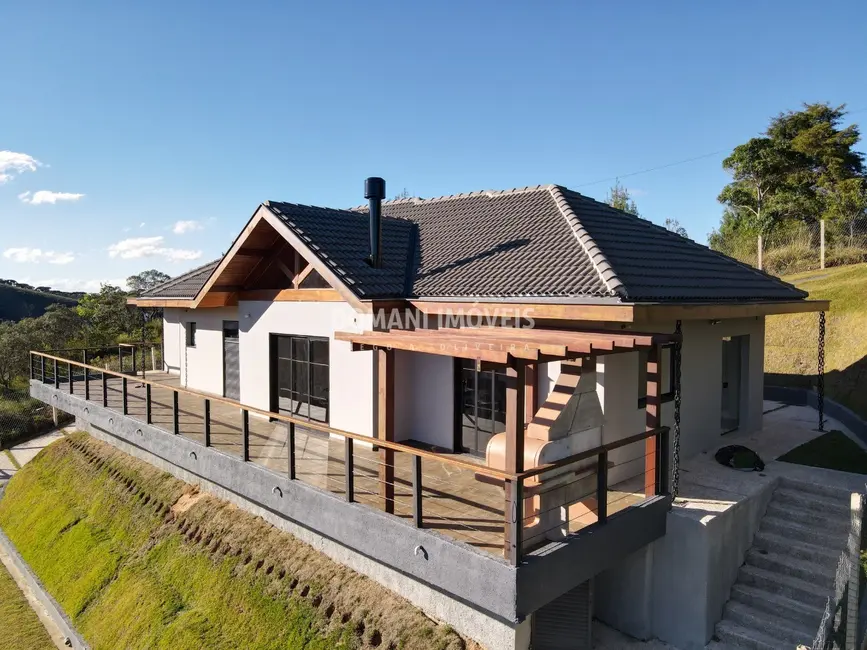 Foto 1 de Casa com 3 quartos à venda, 200m2 em Campos Do Jordao - SP