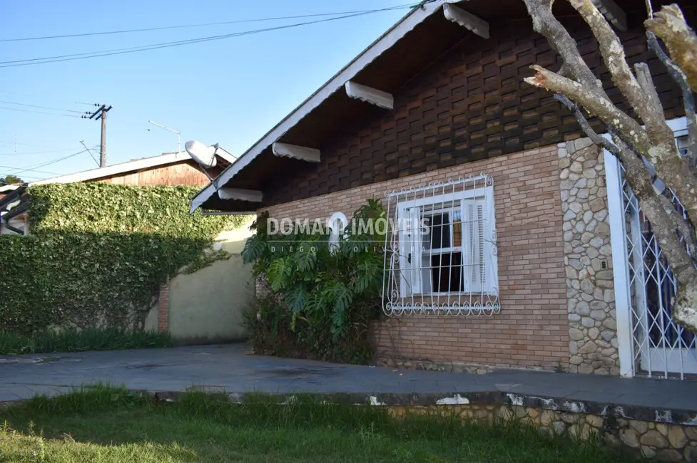 Foto 2 de Casa com 4 quartos à venda, 195m2 em Campos Do Jordao - SP