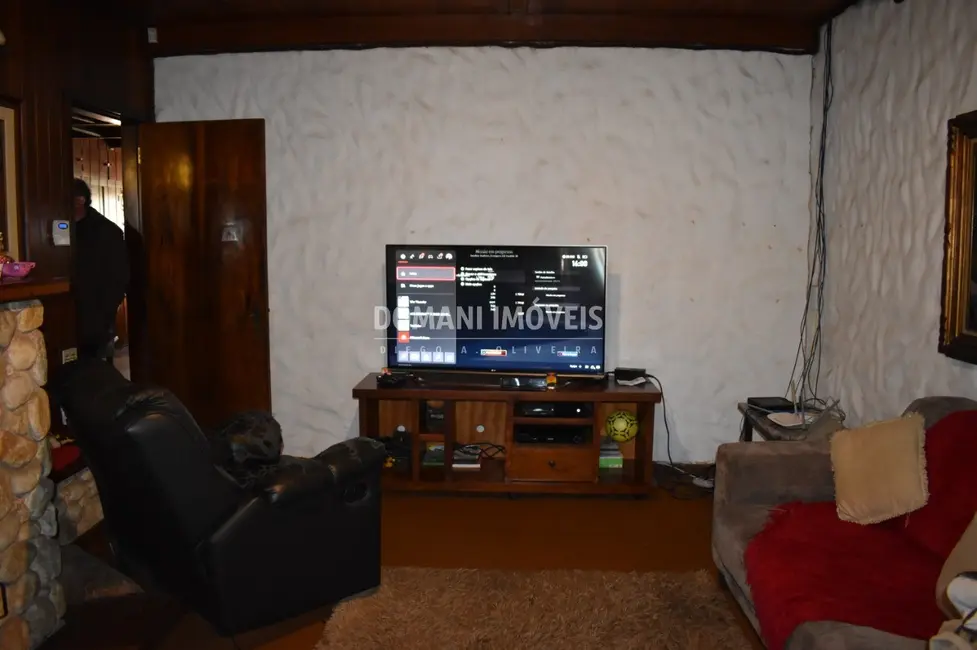 Foto 4 de Casa com 4 quartos à venda, 195m2 em Campos Do Jordao - SP