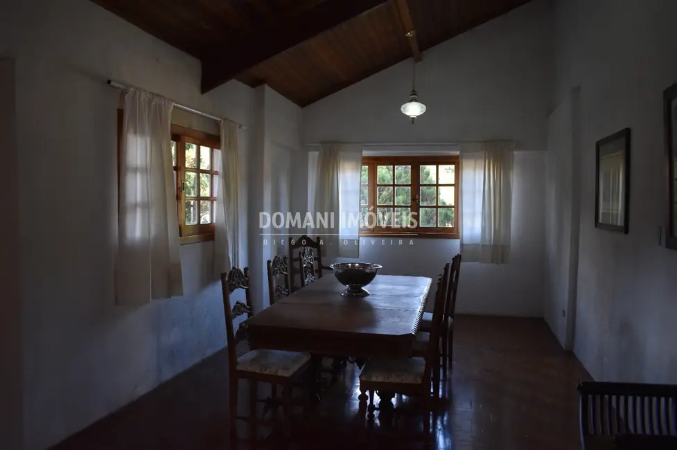 Foto 9 de Casa com 4 quartos à venda, 242m2 em Campos Do Jordao - SP