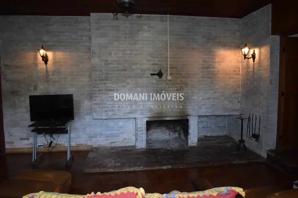 Foto 6 de Casa com 4 quartos à venda, 242m2 em Campos Do Jordao - SP