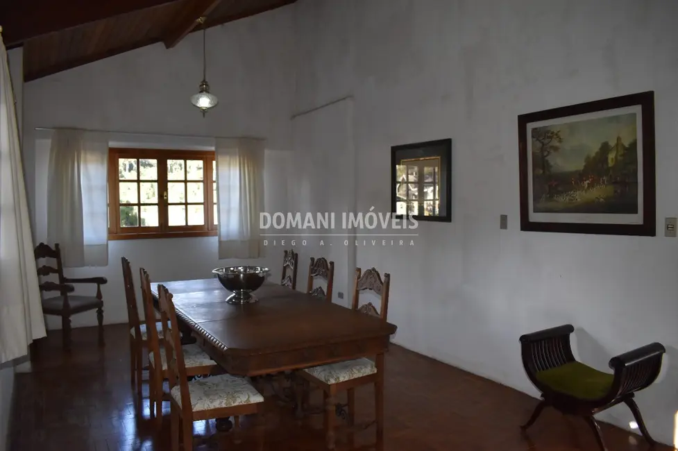 Foto 8 de Casa com 4 quartos à venda, 242m2 em Campos Do Jordao - SP