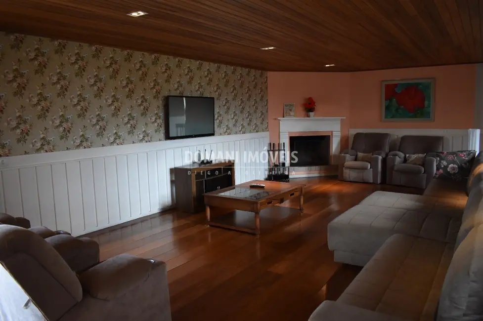 Foto 8 de Casa com 6 quartos à venda, 865m2 em Campos Do Jordao - SP