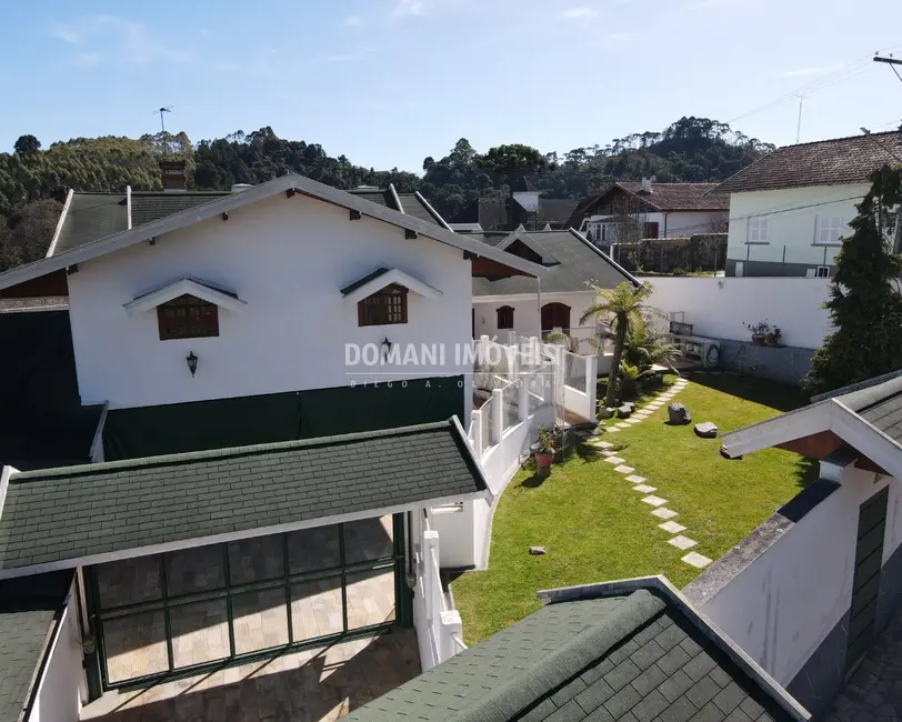 Foto 3 de Casa com 3 quartos à venda, 750m2 em Campos Do Jordao - SP