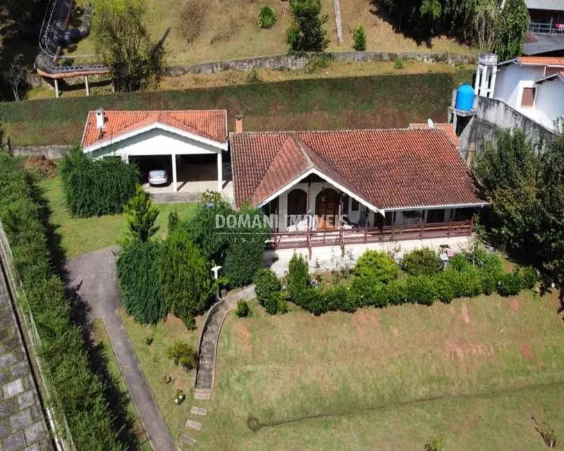 Foto 2 de Casa com 3 quartos à venda, 235m2 em Campos Do Jordao - SP