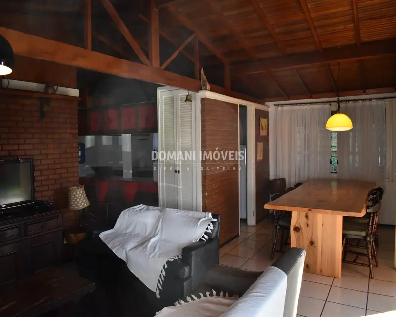 Foto 9 de Casa com 4 quartos à venda, 195m2 em Campos Do Jordao - SP