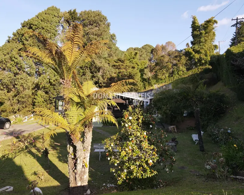 Foto 3 de Casa com 4 quartos à venda, 195m2 em Campos Do Jordao - SP