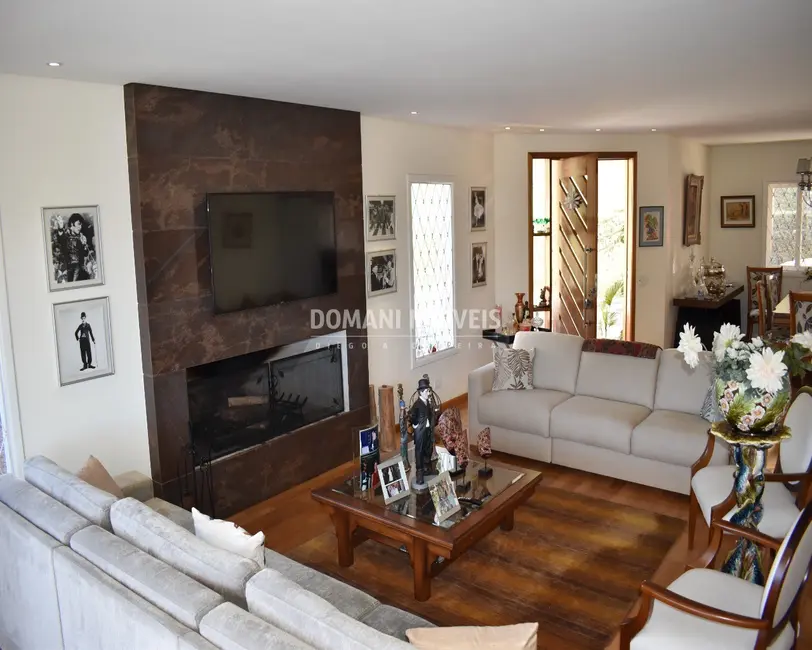 Foto 7 de Casa com 4 quartos à venda, 215m2 em Campos Do Jordao - SP