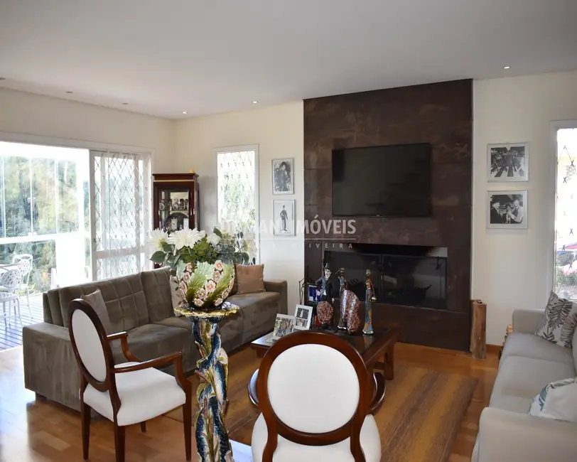 Foto 8 de Casa com 4 quartos à venda, 215m2 em Campos Do Jordao - SP