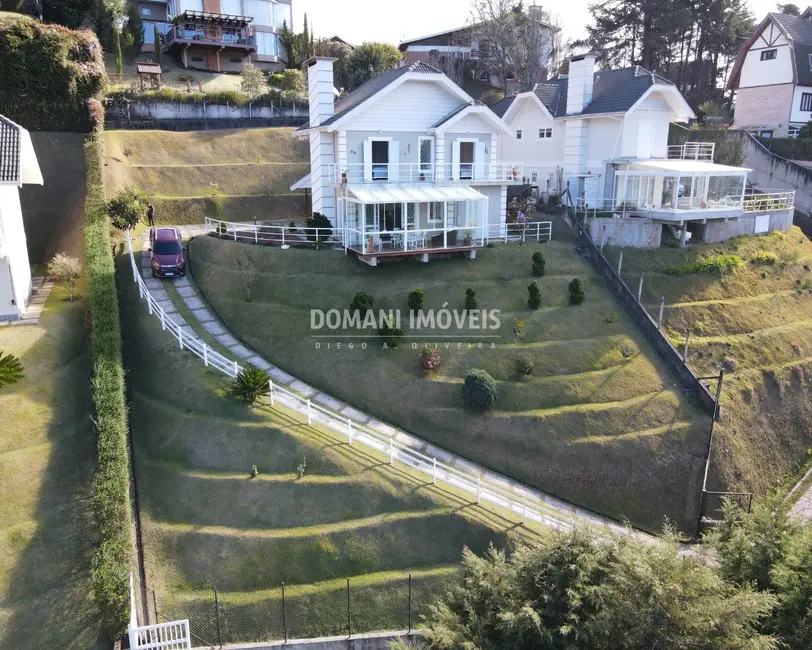 Foto 4 de Casa com 4 quartos à venda, 215m2 em Campos Do Jordao - SP