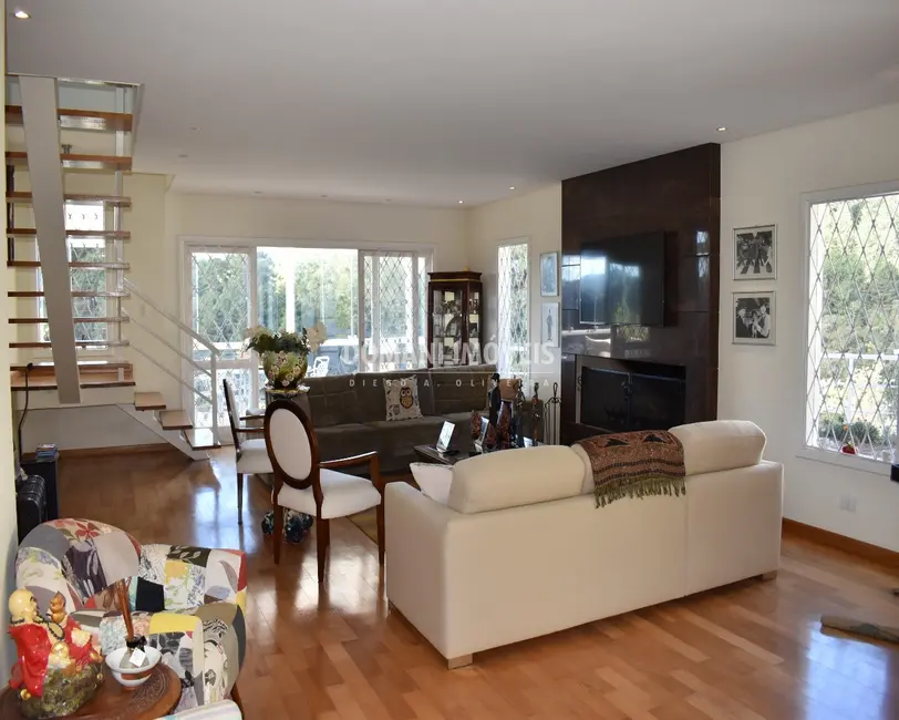 Foto 9 de Casa com 4 quartos à venda, 215m2 em Campos Do Jordao - SP