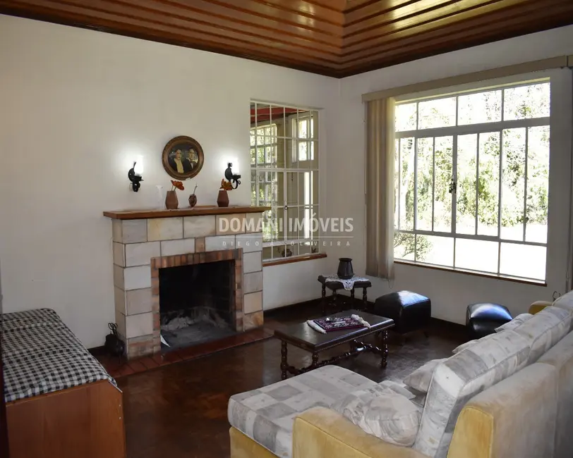 Foto 8 de Casa com 3 quartos à venda, 270m2 em Campos Do Jordao - SP