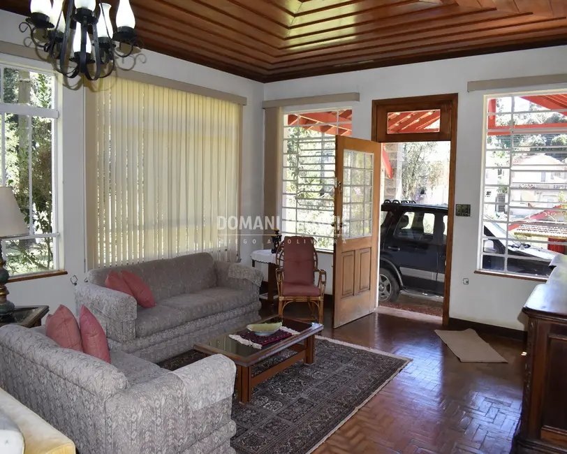 Foto 9 de Casa com 3 quartos à venda, 270m2 em Campos Do Jordao - SP