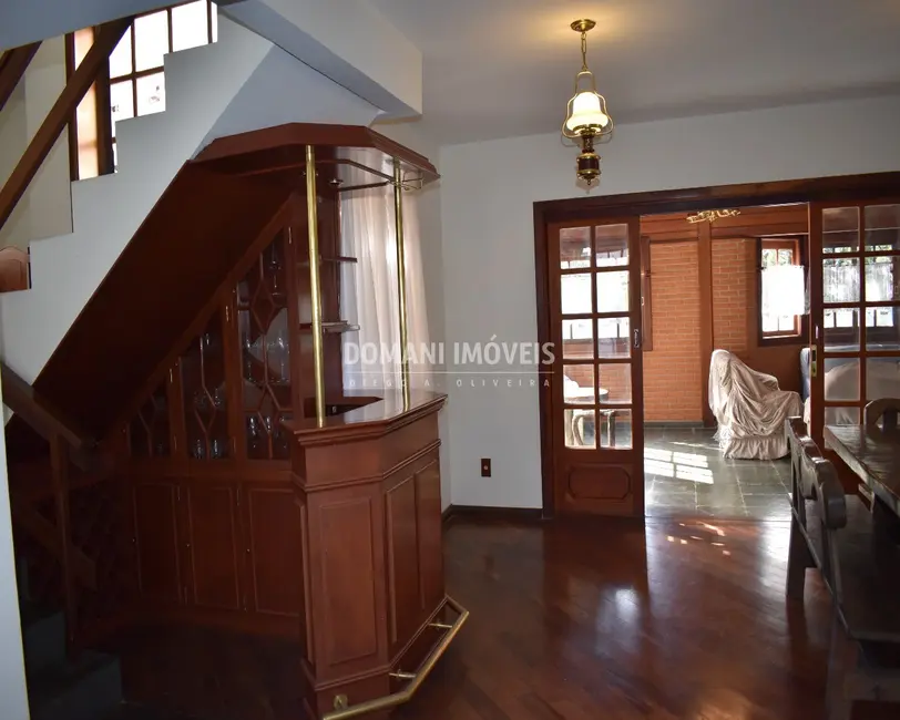 Foto 9 de Casa de Condomínio com 3 quartos à venda, 270m2 em Campos Do Jordao - SP