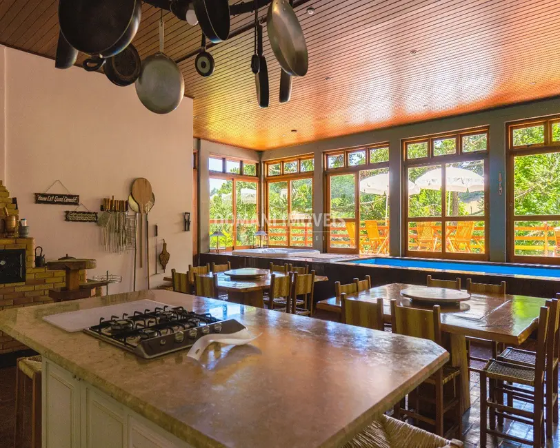 Casa com 7 quartos à venda, 960m2 em Campos Do Jordao - SP - imagem 8 Foto 8 de Casa com 7 quartos à venda, 960m2 em Campos Do Jordao - SP
