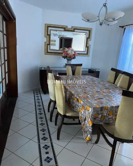 Foto 9 de Casa de Condomínio com 3 quartos à venda, 240m2 em Campos Do Jordao - SP