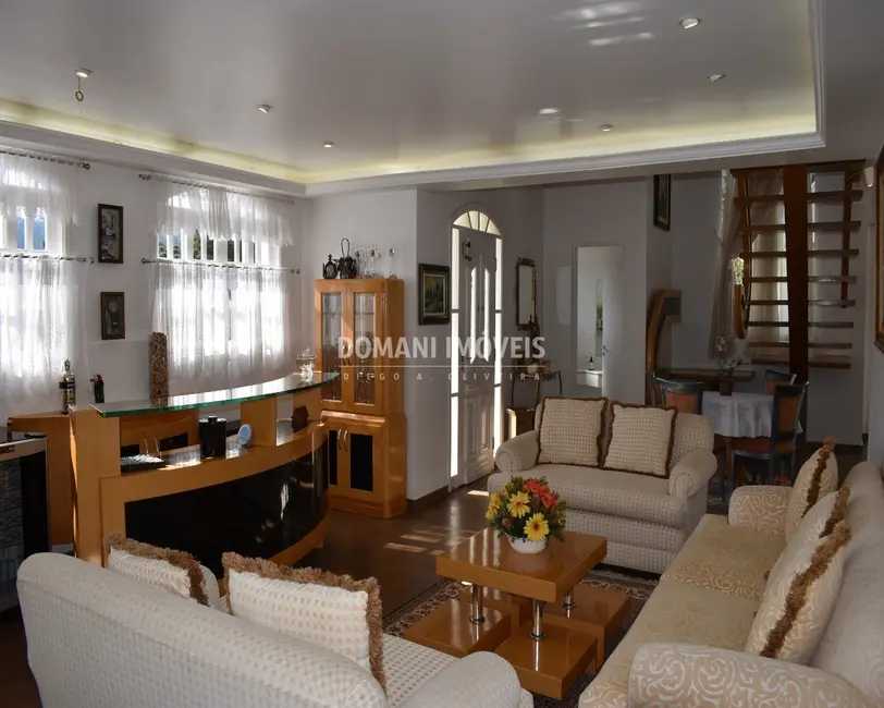 Foto 9 de Casa com 5 quartos à venda, 305m2 em Campos Do Jordao - SP