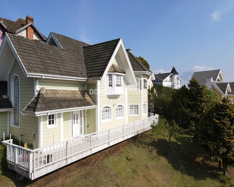 Foto 3 de Casa com 5 quartos à venda, 305m2 em Campos Do Jordao - SP