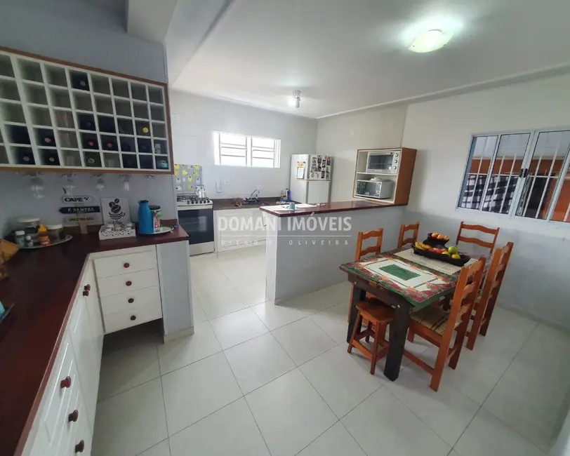 Casa com 4 quartos à venda, 185m2 em Campos Do Jordao - SP - imagem 4 Foto 4 de Casa com 4 quartos à venda, 185m2 em Campos Do Jordao - SP