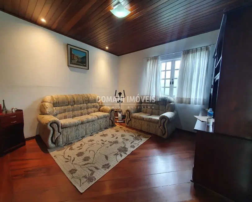 Casa com 4 quartos à venda, 185m2 em Campos Do Jordao - SP - imagem 3 Foto 3 de Casa com 4 quartos à venda, 185m2 em Campos Do Jordao - SP