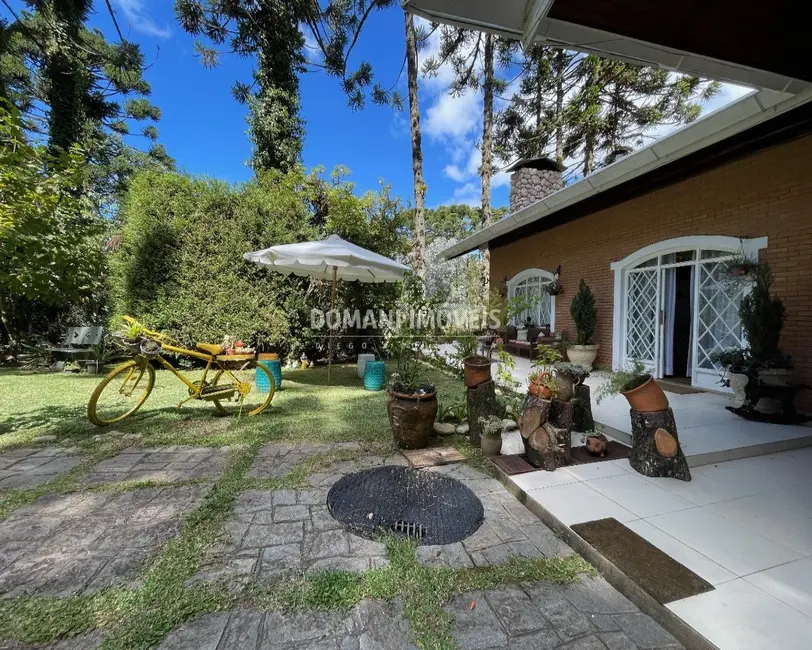 Casa com 5 quartos à venda, 570m2 em Campos Do Jordao - SP - imagem 3 Foto 3 de Casa com 5 quartos à venda, 570m2 em Campos Do Jordao - SP