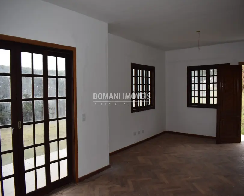 Foto 9 de Casa de Condomínio com 6 quartos à venda, 260m2 em Campos Do Jordao - SP