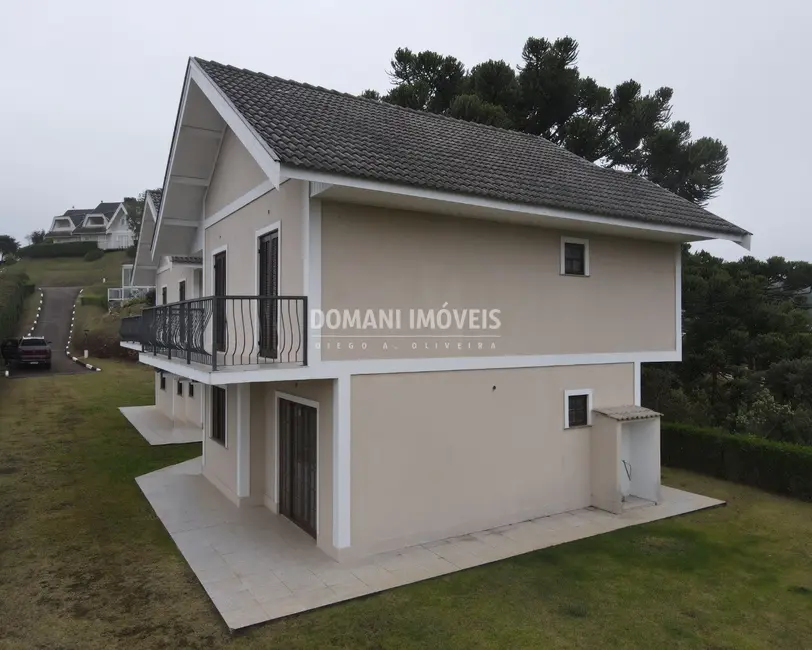 Casa de Condomínio com 3 quartos à venda, 130m2 em Campos Do Jordao - SP - imagem 3 Foto 3 de Casa de Condomínio com 3 quartos à venda, 130m2 em Campos Do Jordao - SP