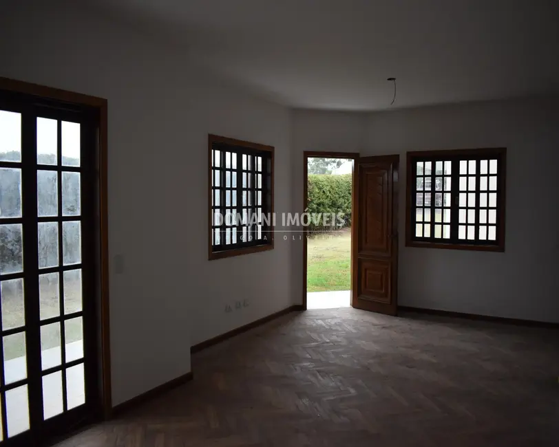 Casa de Condomínio com 3 quartos à venda, 130m2 em Campos Do Jordao - SP - imagem 8 Foto 8 de Casa de Condomínio com 3 quartos à venda, 130m2 em Campos Do Jordao - SP