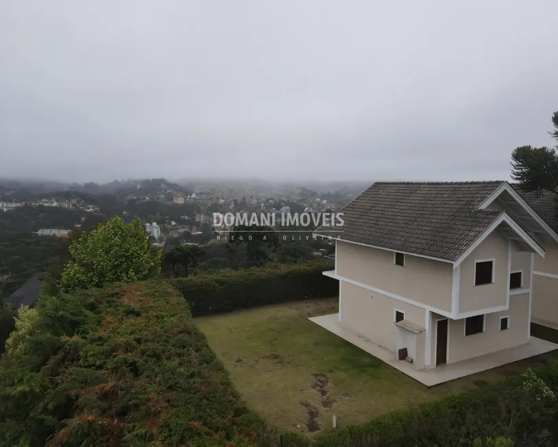 Casa de Condomínio com 3 quartos à venda, 130m2 em Campos Do Jordao - SP - imagem 4 Foto 4 de Casa de Condomínio com 3 quartos à venda, 130m2 em Campos Do Jordao - SP