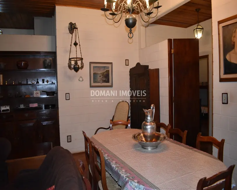 Foto 9 de Casa com 4 quartos à venda, 185m2 em Campos Do Jordao - SP