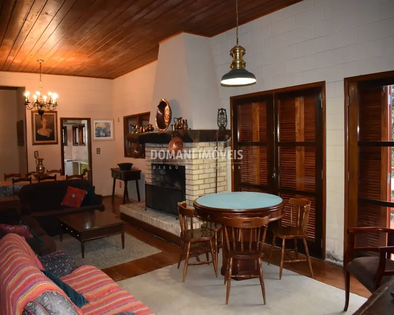 Foto 6 de Casa com 4 quartos à venda, 185m2 em Campos Do Jordao - SP