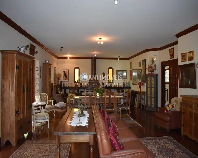 Foto 7 de Casa com 7 quartos à venda, 690m2 em Campos Do Jordao - SP