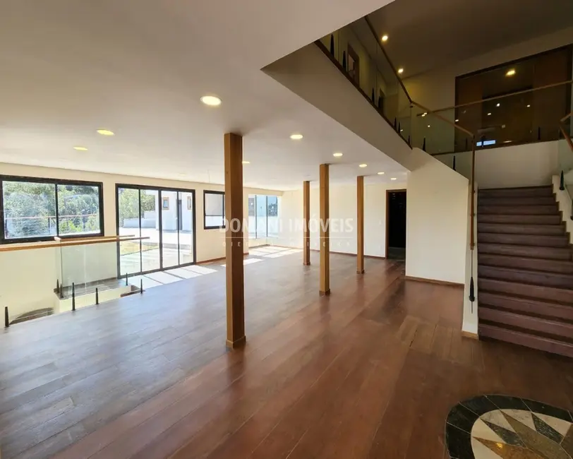 Casa com 7 quartos para alugar, 780m2 em Campos Do Jordao - SP - imagem 5 Foto 5 de Casa com 7 quartos para alugar, 780m2 em Campos Do Jordao - SP