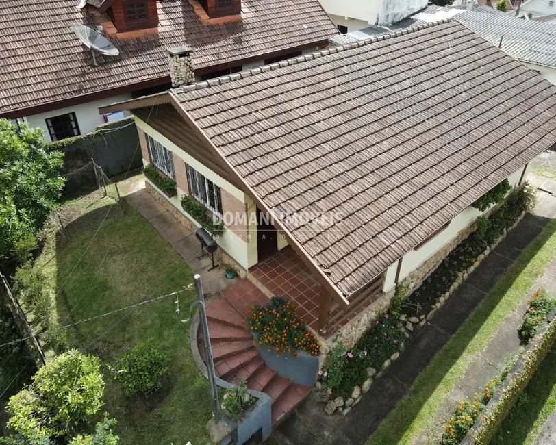 Foto 2 de Casa com 3 quartos à venda, 198m2 em Campos Do Jordao - SP