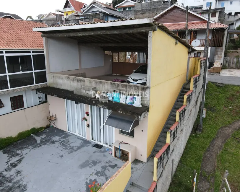 Foto 3 de Casa com 2 quartos à venda, 185m2 em Campos Do Jordao - SP