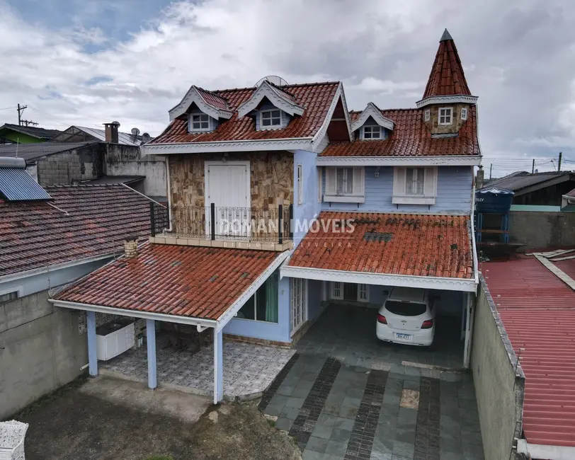 Foto 1 de Casa com 3 quartos à venda, 160m2 em Campos Do Jordao - SP