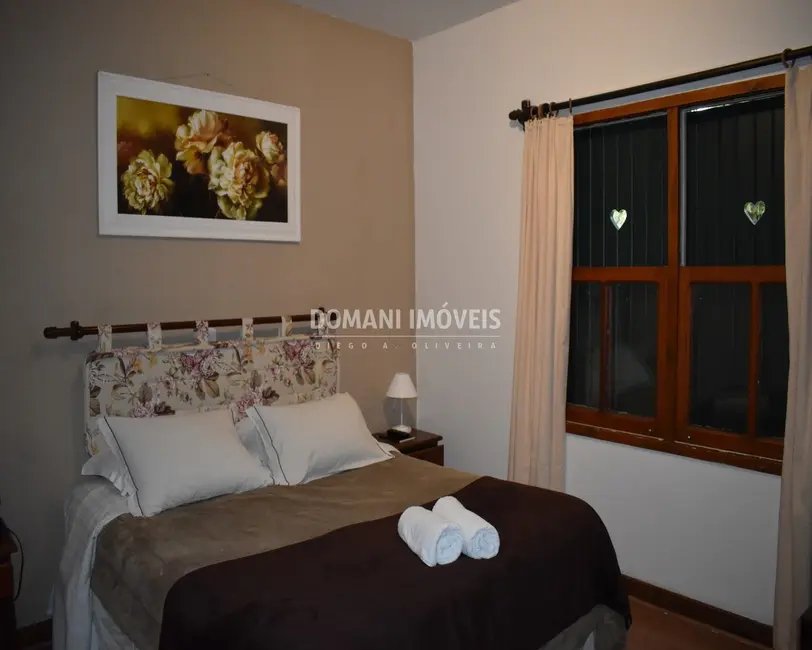 Foto 9 de Casa com 4 quartos à venda, 165m2 em Campos Do Jordao - SP