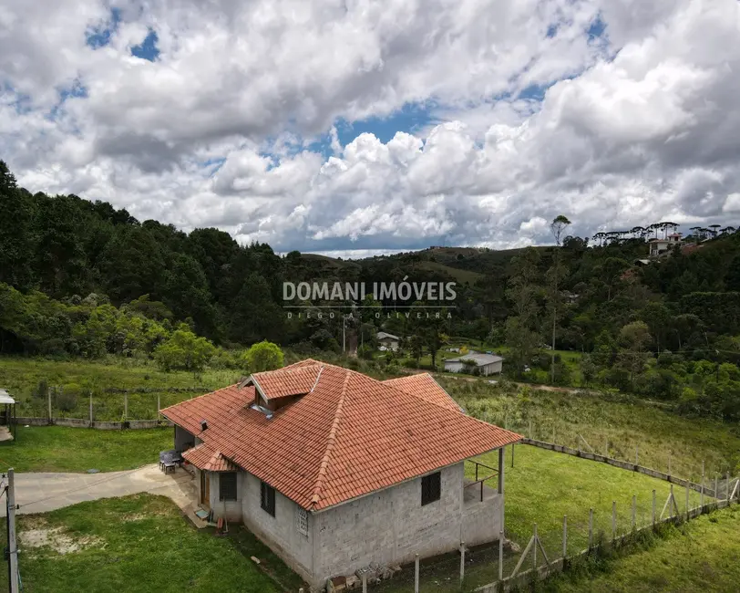 Foto 2 de Casa com 3 quartos à venda, 185m2 em Campos Do Jordao - SP